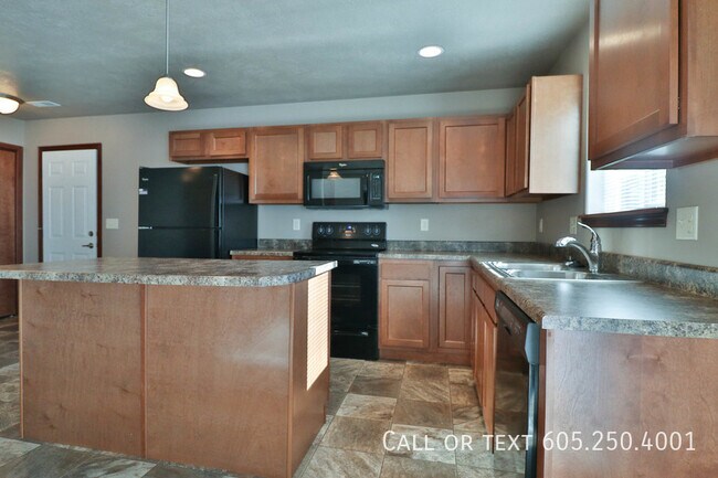 Building Photo - Sensational 2 bedroom Town Home in Harrisb...