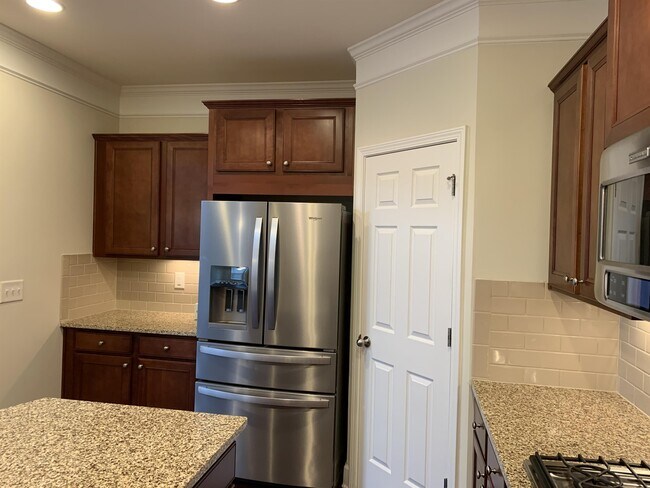 Building Photo - 2562 Sibley Dr