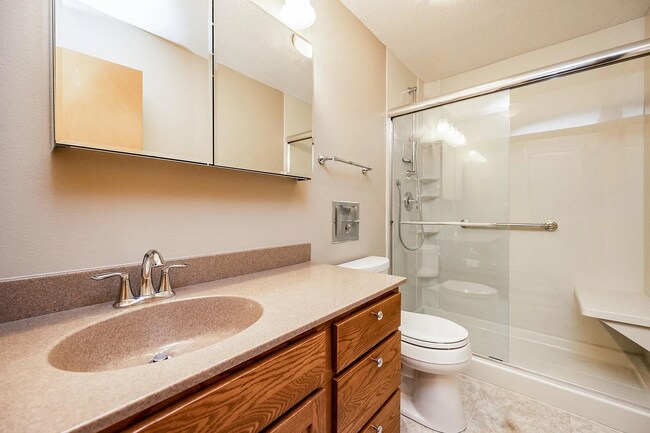 Building Photo - 6507 Laurel Ln NE