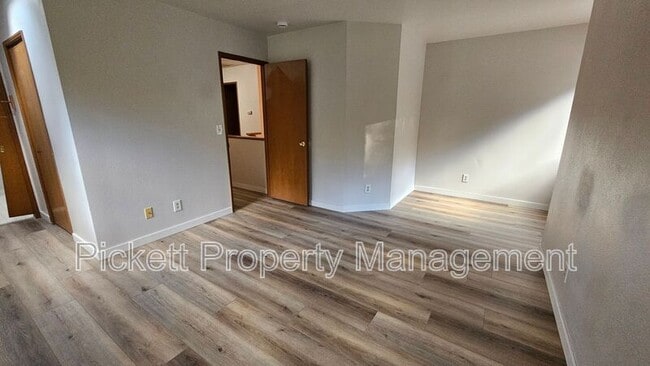 Building Photo - 4755 NW Hosman Cir