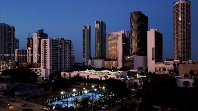 Building Photo - 1800 N Bayshore Dr