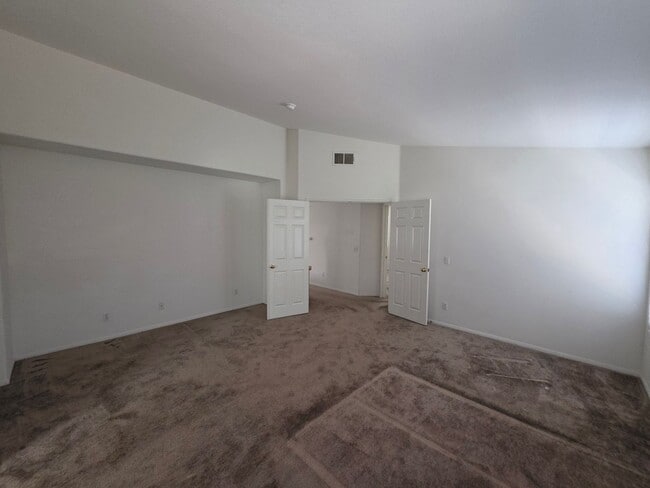 Building Photo - Five Bedrooms Three Baths in Murrieta