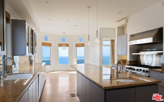 Building Photo - 3235 Rambla Pacifico St