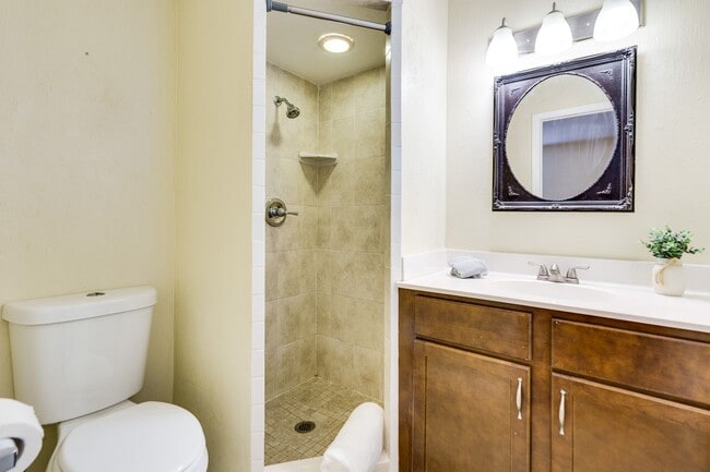 Building Photo - Charming 3BR/2BA Single-Family Home in Por...