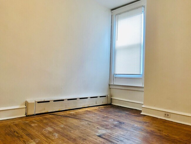 Building Photo - Gorgeous 3-Bedroom Townhome in Lawncrest! Available NOW!