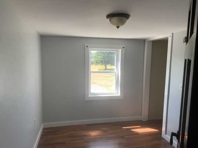 Building Photo - 161 Breen Ave