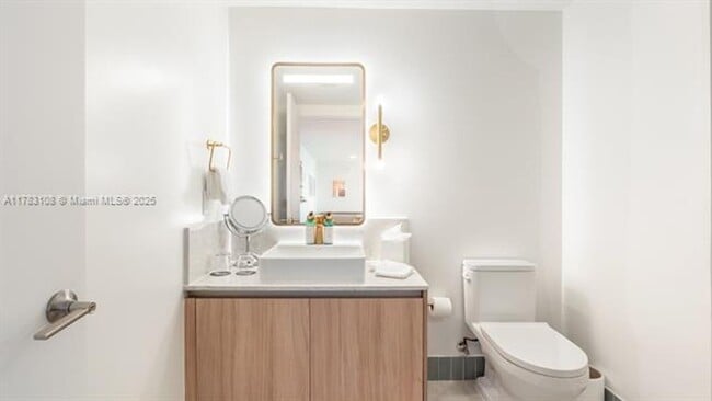 Building Photo - 601 NE 1st Ave