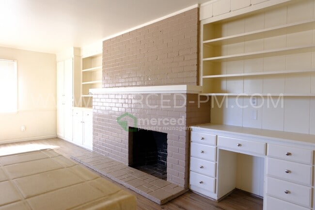 Building Photo - 15290 Sunset Dr