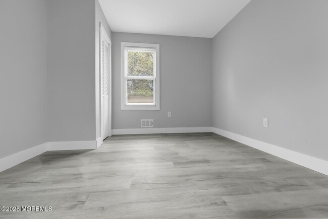 Building Photo - 33 Grove Pl