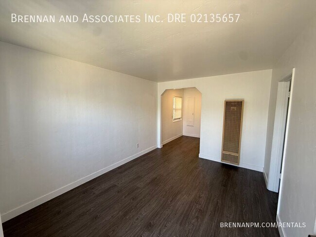 Building Photo - 456 Davidson St