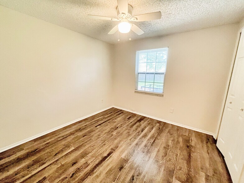 Building Photo - 2642 Debbie Ct