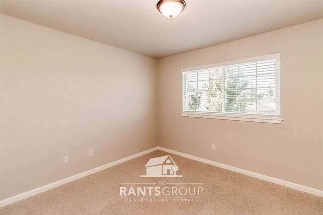 Building Photo - Gorgeous 2 Story Home! Located in Central Lacey!