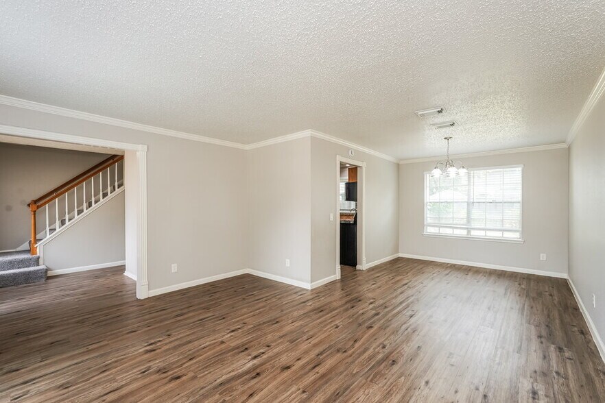Building Photo - 1506 Newmark Dr