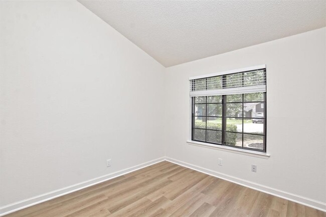 Building Photo - 1305 Elm Forest Dr