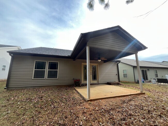 Building Photo - Adorable 3/2 Ready To Move In Now!