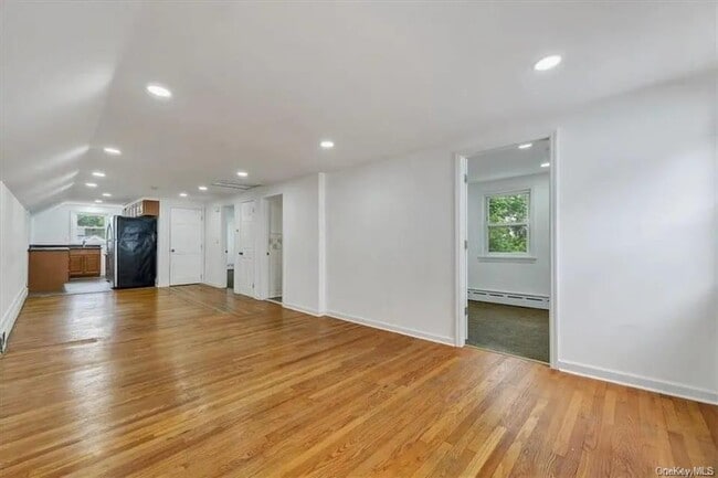 Building Photo - 428 Powell Ave