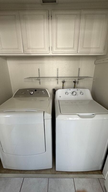 Building Photo - 452 E Bougainvillea Ln