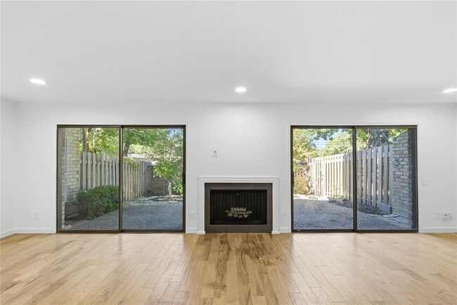 Building Photo - 48 Woodstone Square