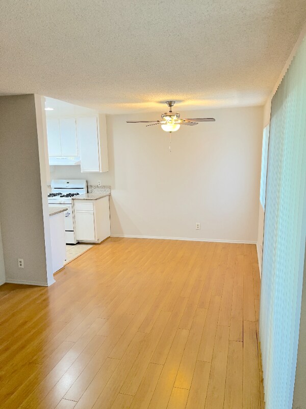Building Photo - 430 E San Jose Ave