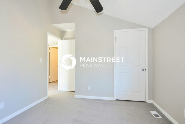 Building Photo - 4 Bedroom Pet-Friendly Home in Ballwin, MO...