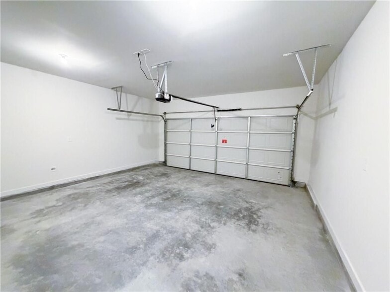 Building Photo - 145 Oak St