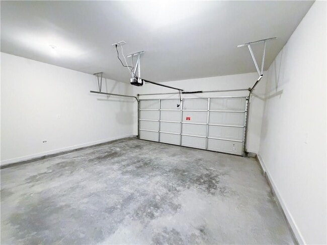 Building Photo - 145 Red Oak Ln