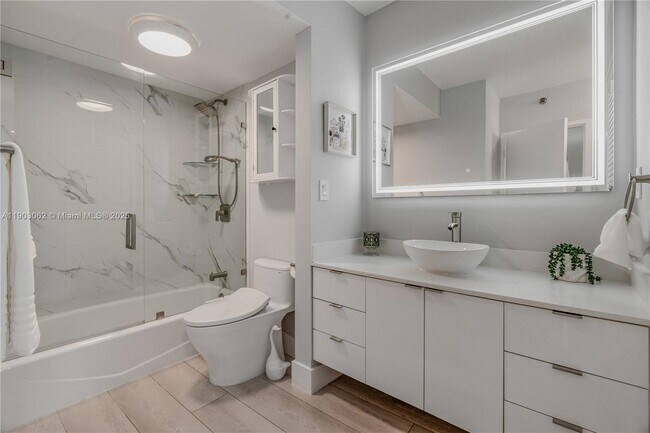 Building Photo - 100 Lincoln Rd