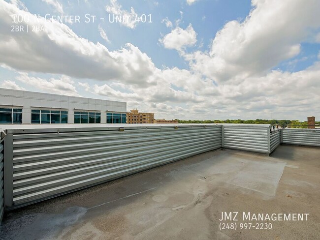 Building Photo - 100 N Center St