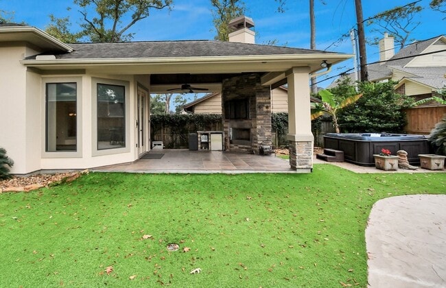 Building Photo - 1611 Lynnview Dr