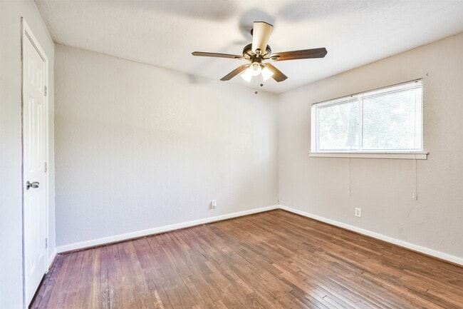 Building Photo - 7106 Pinetex Dr