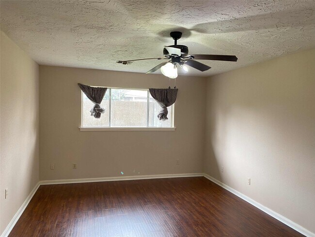 Building Photo - 3219 Ashmont Ln