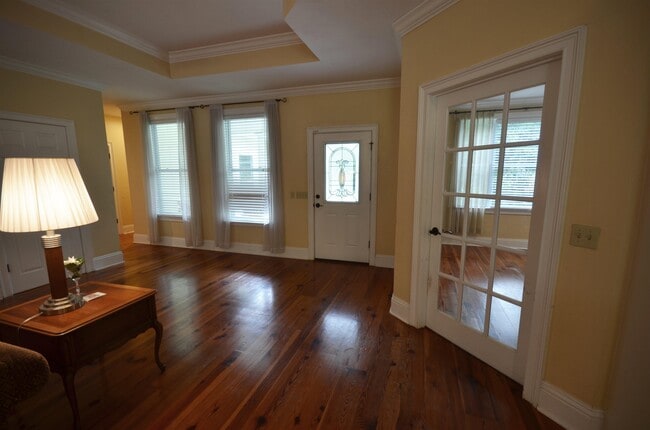 Building Photo - 2204 Altoona Dr