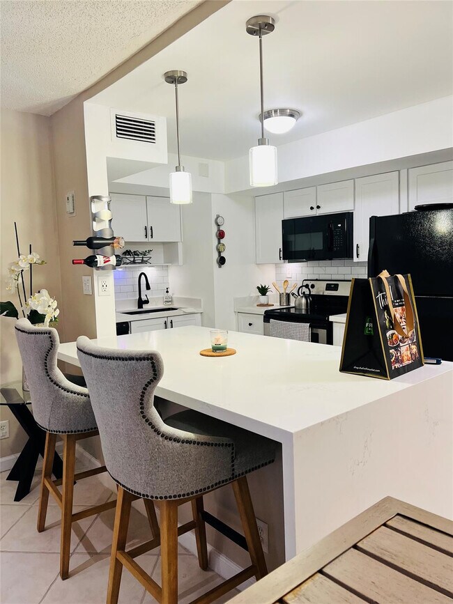 Building Photo - 525 N Ocean Blvd