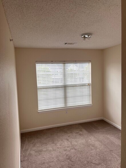 Building Photo - 240 Swaying Pine Ct