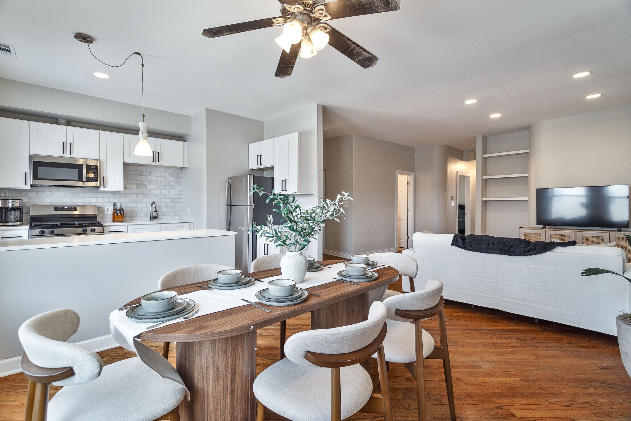 Building Photo - 3047 N Clybourn Ave