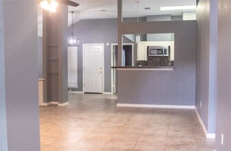 Building Photo - 13106 Hollowcreek Park Dr