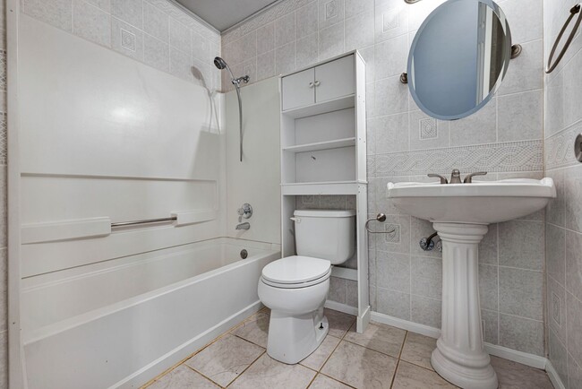 Building Photo - One story rental home in NW San Antonio!