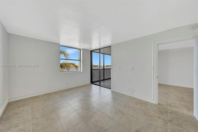 Building Photo - 117 Lake Emerald Dr