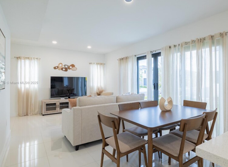 Building Photo - 1184 NW 2nd Ln