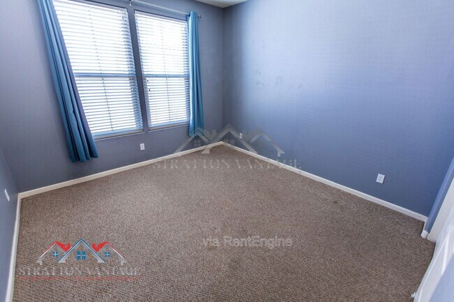 Building Photo - 13562 W Cypress St