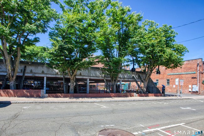 Building Photo - 26 Haviland St