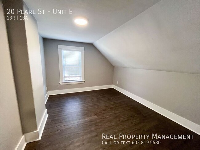 Building Photo - 1 Bedroom Unit Available! Limited-Time Off...