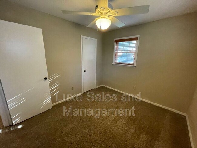Building Photo - 1116 Harrington Dr