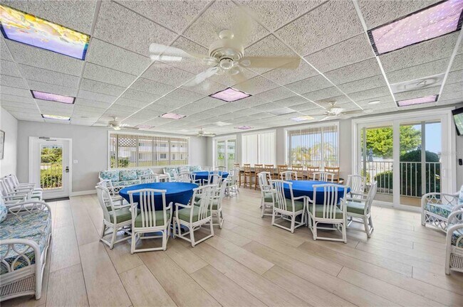 Building Photo - 765 John Ringling Blvd