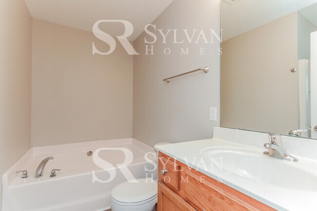 Building Photo - Spacious 3BR Home with Garage!