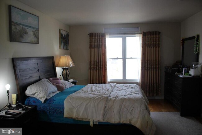 Building Photo - 219 Meadow Dr