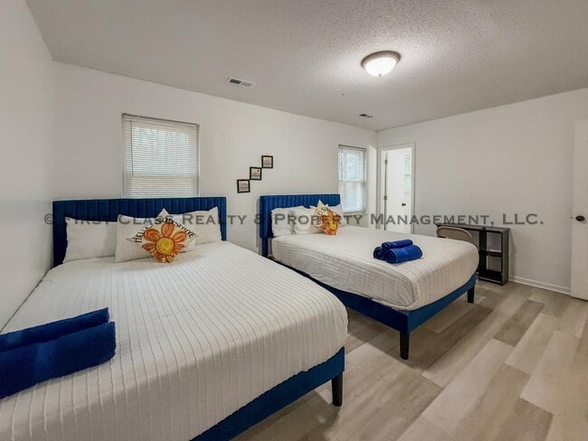 Building Photo - 5819 Woodrock Ct