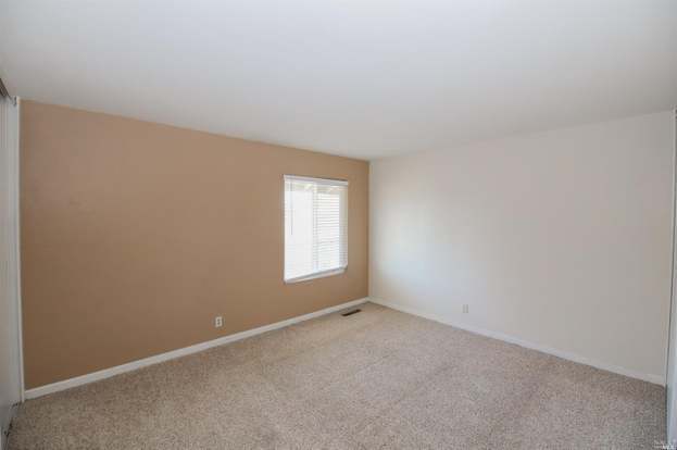 Building Photo - 62 Villa Cir