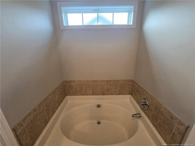Building Photo - 150 Bear Creek Dr
