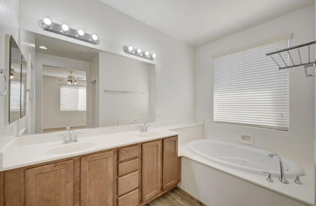 Building Photo - BEAUTIFUL 4 BEDROOM HOME IN GUARD GATED COMMUNITY!